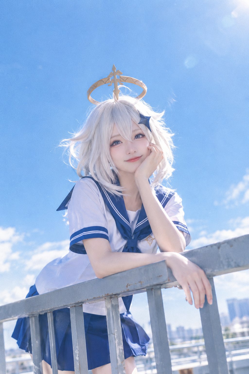 生成一张日系青春电影感的真人角色 Cos 肖像。人物为明确成年的女性 Cosplayer,保留所选动漫或游戏角色最具辨识