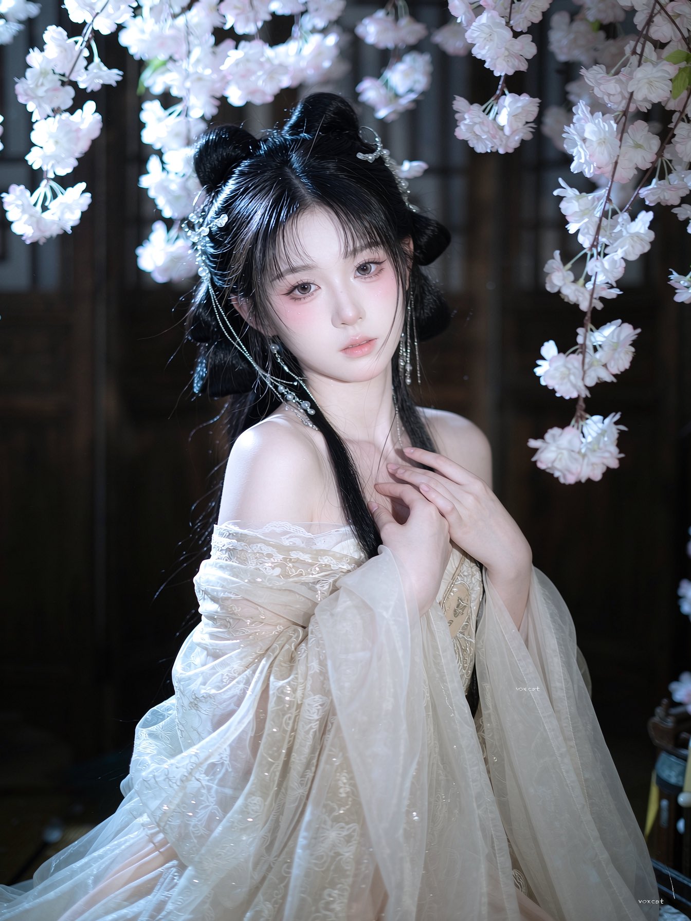 ,成年女性,真人古风角色写真,极简时尚封面感 × 高级 editorial 人像 × 独立艺术企划主视觉 × 古风幻想人