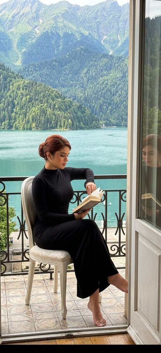 Not a bad place to get lost in a book. 📖