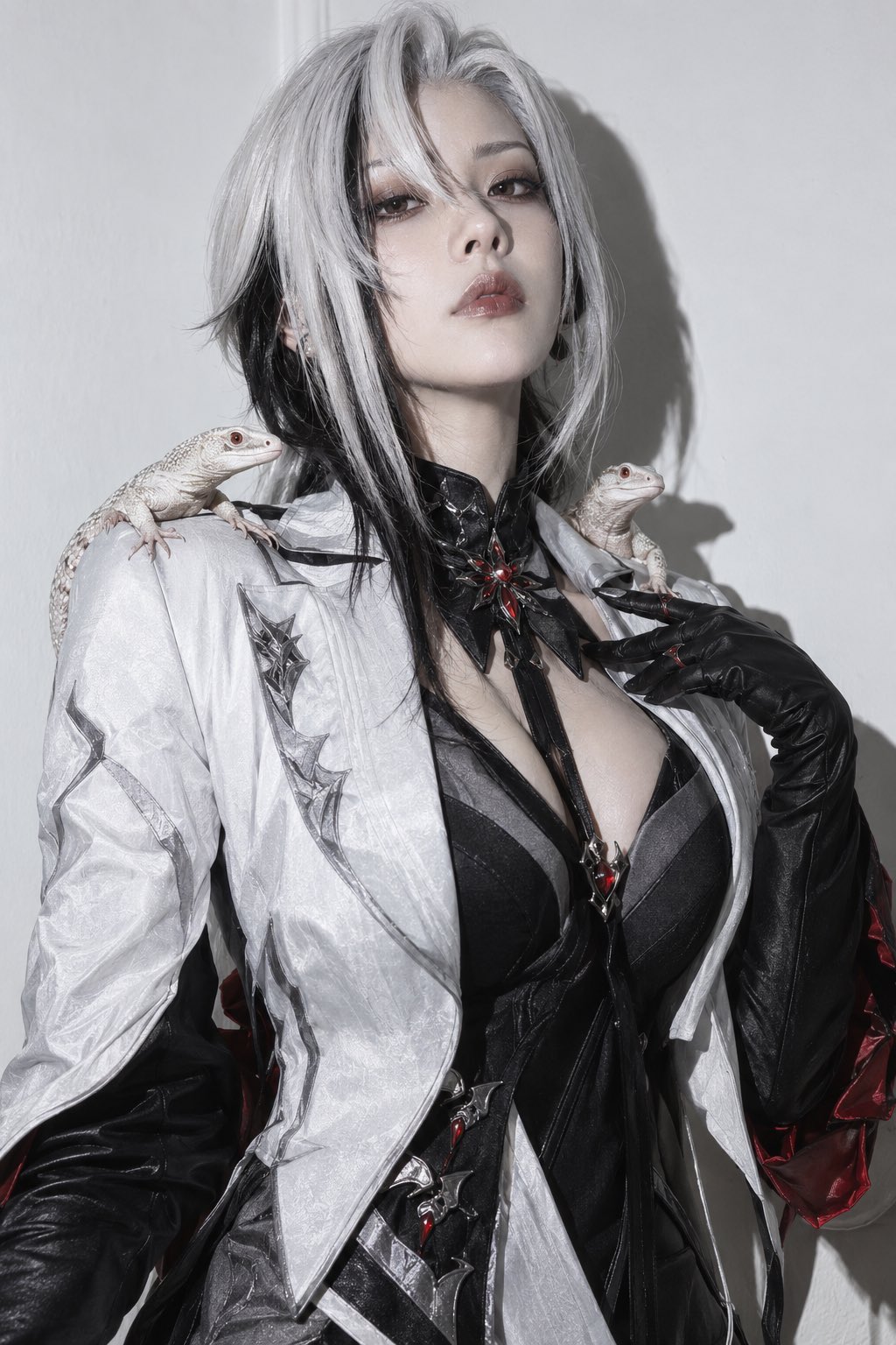 {角色}真人 Cos,明确成年人物。人与动物直接关系 × 冷漠 Fashion Portrait × 极简白墙 × 硬闪