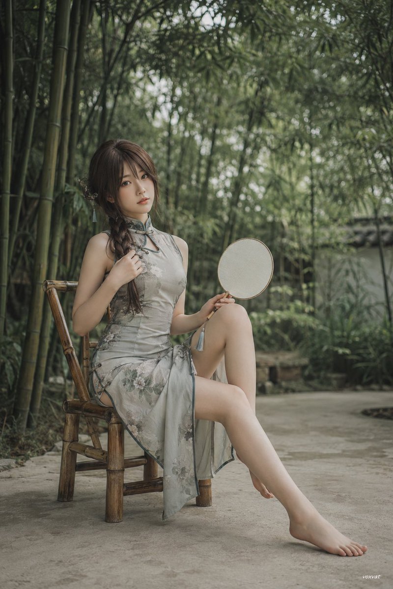 这套风格的基调，是一种很安静的东方夏日旧梦感。