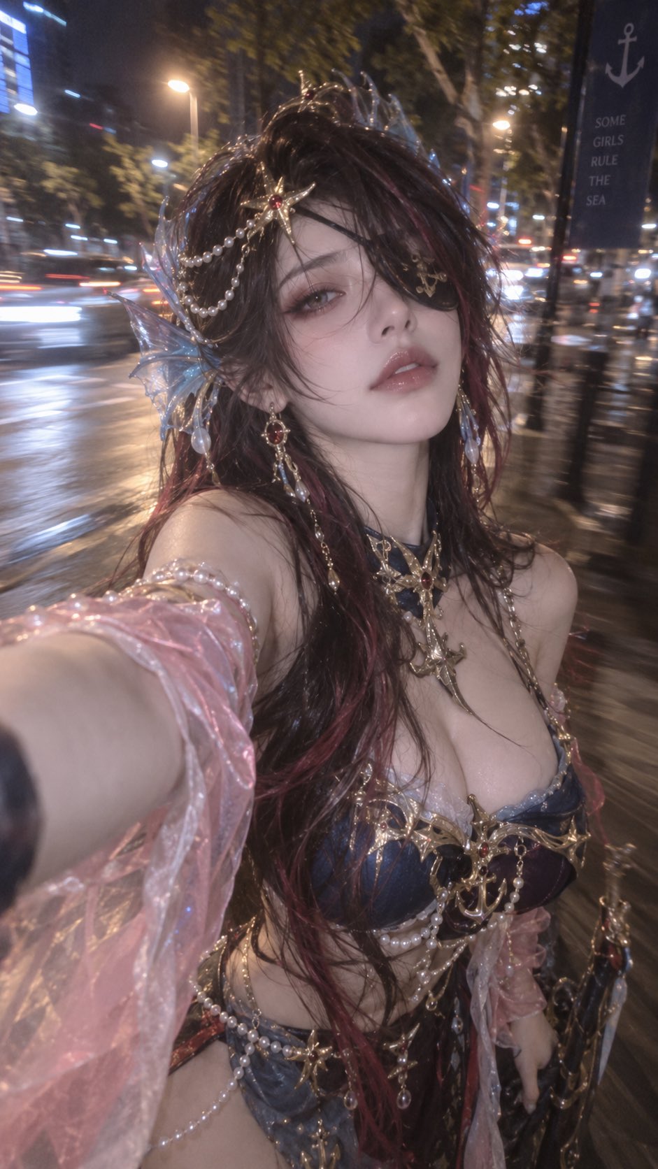 夜间街头手机自拍式幻想 COS 摄影,主体为高完成度海洋神女/海妖气质女性角色,近距离广角自拍构图,脸部位于画面上方视觉